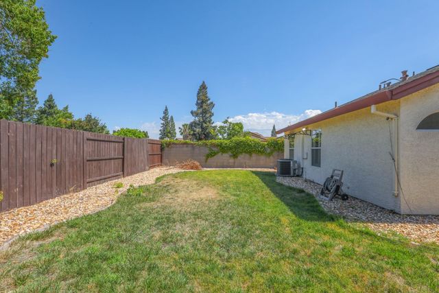8100 Halladale Ct, Sacramento, CA 95829