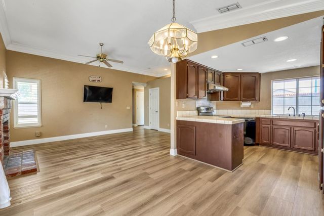 8100 Halladale Ct, Sacramento, CA 95829