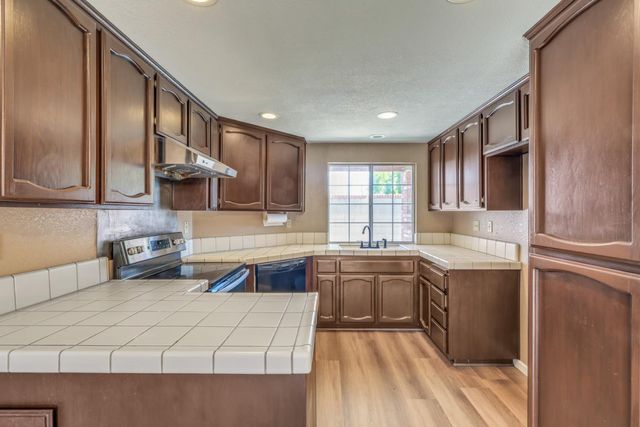 8100 Halladale Ct, Sacramento, CA 95829