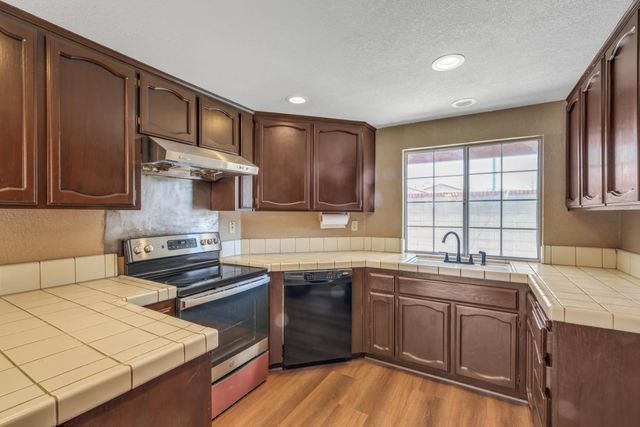 8100 Halladale Ct, Sacramento, CA 95829