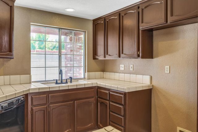 8100 Halladale Ct, Sacramento, CA 95829