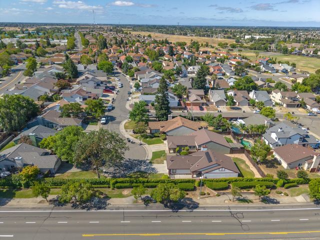 8100 Halladale Ct, Sacramento, CA 95829