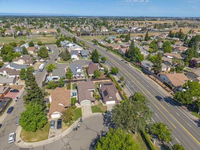 8100 Halladale Ct, Sacramento, CA 95829