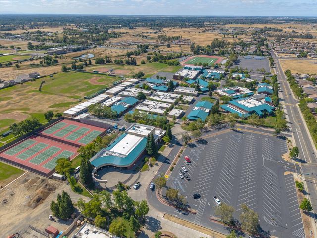 8100 Halladale Ct, Sacramento, CA 95829