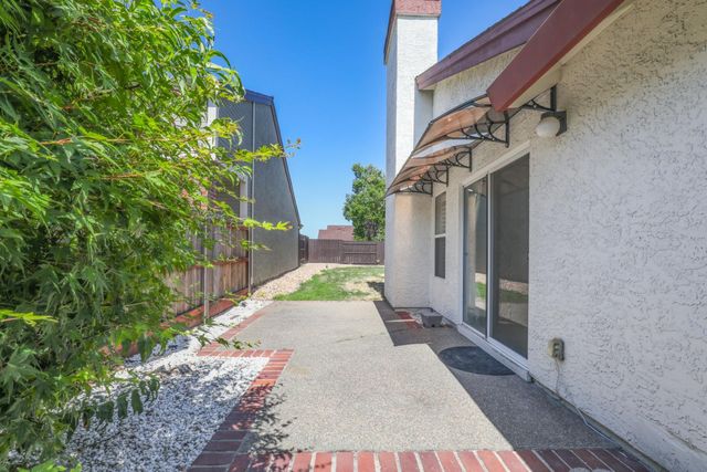 8100 Halladale Ct, Sacramento, CA 95829