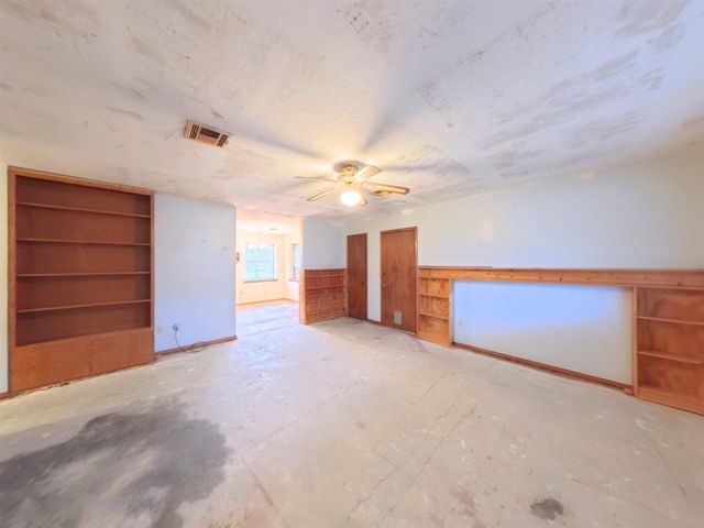 102 E D Ave, Cache, OK 73527