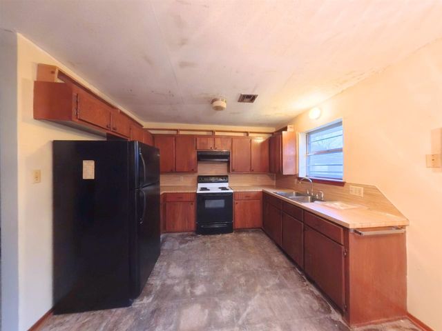 102 E D Ave, Cache, OK 73527