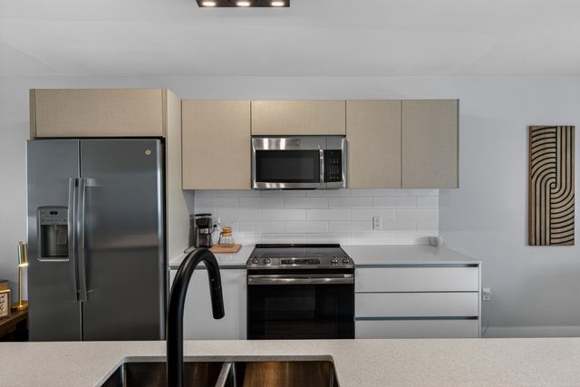 2535 NE 193rd Street 3203, Miami, FL 33180