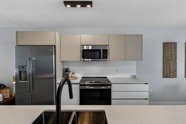 2535 NE 193rd Street 3203, Miami, FL 33180