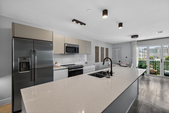 2535 NE 193rd Street 3203, Miami, FL 33180