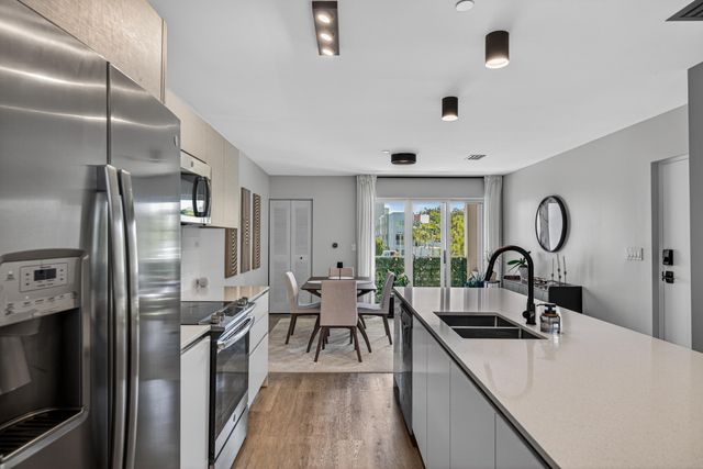 2535 NE 193rd Street 3203, Miami, FL 33180