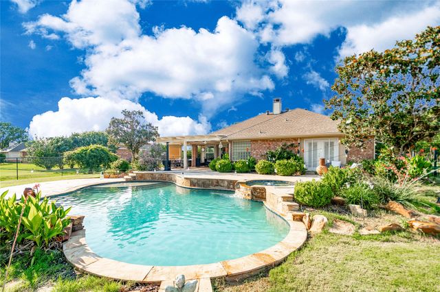 104 Island Circle, Shady Shores, TX 76208