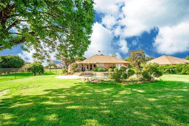 104 Island Circle, Shady Shores, TX 76208