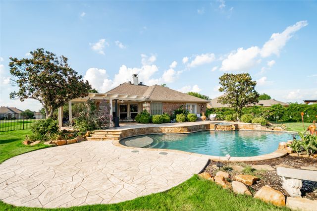 104 Island Circle, Shady Shores, TX 76208
