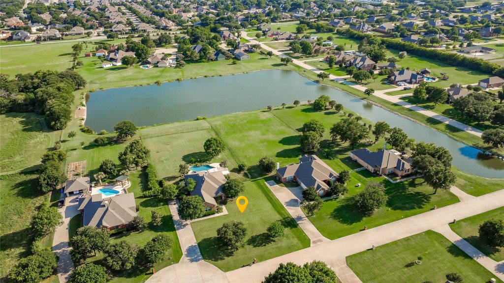 104 Island Circle, Shady Shores, TX 76208