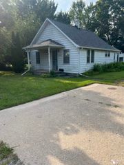 18809 Huron River Drive, Rockwood, MI 48173