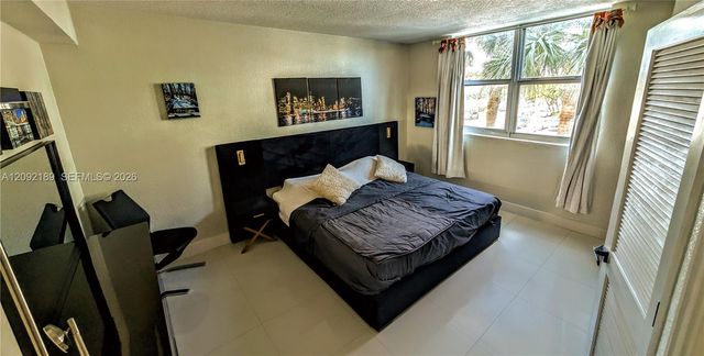 7501 E Treasure Drive 2M, North Bay Village, FL 33141