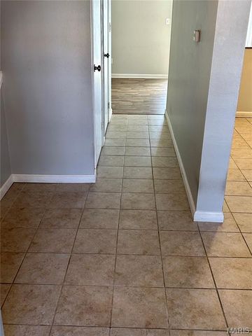 217 Carmel Woods Drive, Ellisville, MO 63021