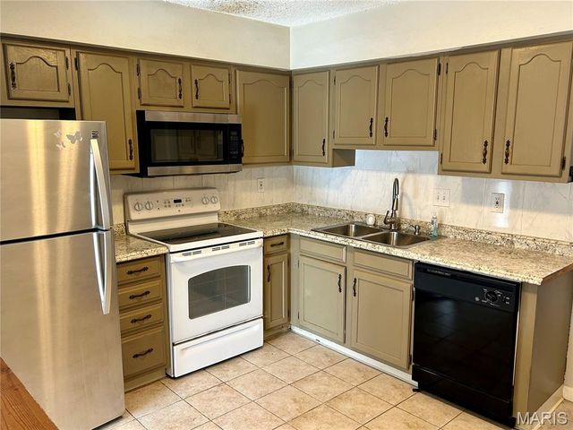 217 Carmel Woods Drive, Ellisville, MO 63021