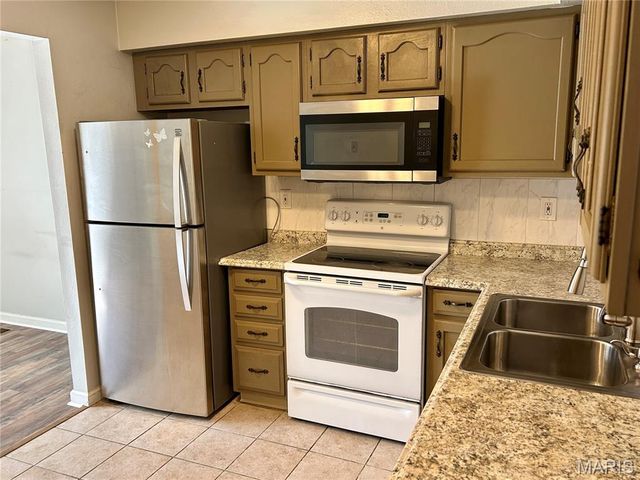 217 Carmel Woods Drive, Ellisville, MO 63021