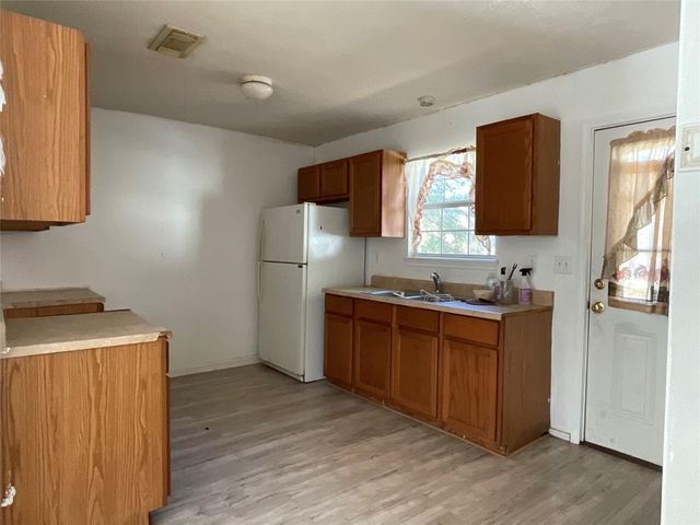 1111 Wheeler Street, Anahuac, TX 77514