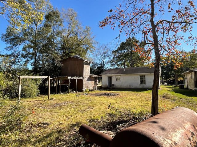 1111 Wheeler Street, Anahuac, TX 77514