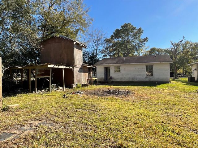 1111 Wheeler Street, Anahuac, TX 77514