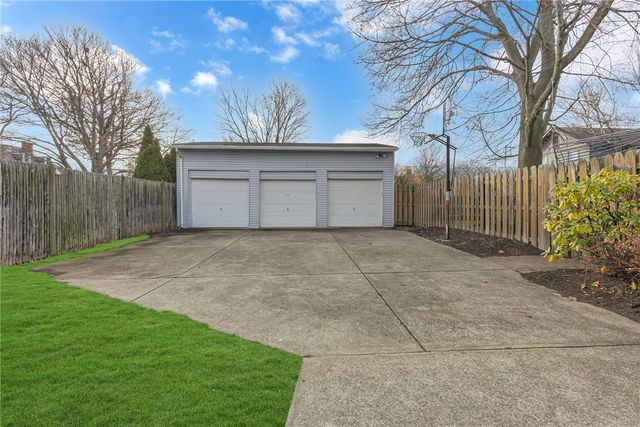 235 College Ave, Beaver, PA 15009