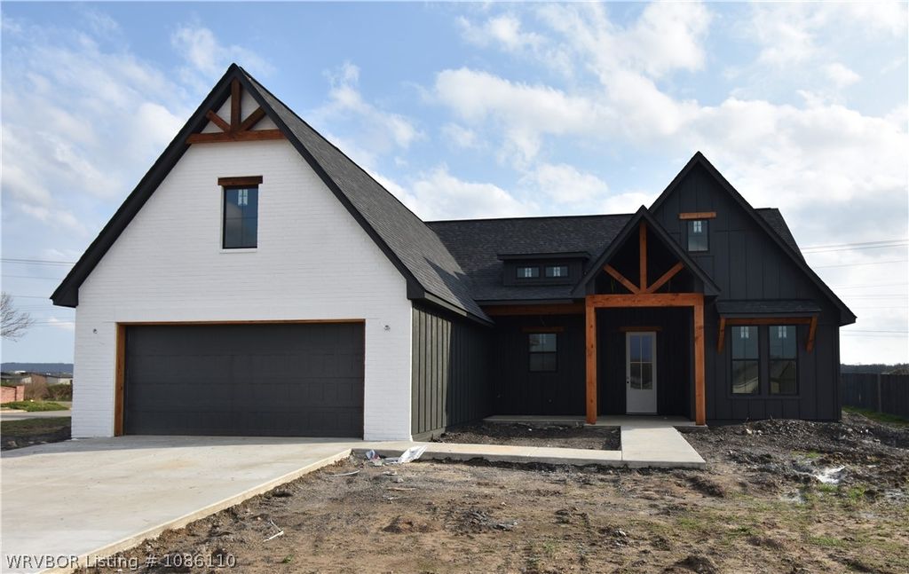 2042 Prairie Fire Drive, Sallisaw, OK 74955