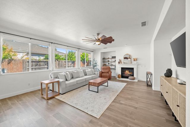 6517 Vilamoura Way, Elk Grove, CA 95757