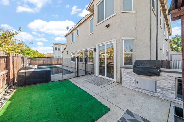 6517 Vilamoura Way, Elk Grove, CA 95757