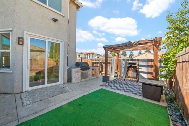 6517 Vilamoura Way, Elk Grove, CA 95757