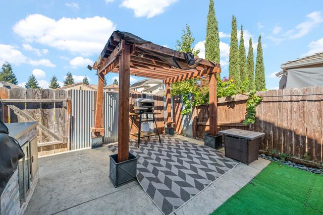 6517 Vilamoura Way, Elk Grove, CA 95757