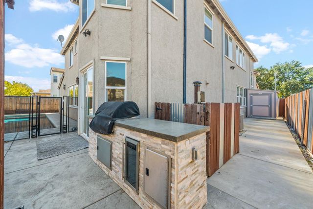 6517 Vilamoura Way, Elk Grove, CA 95757
