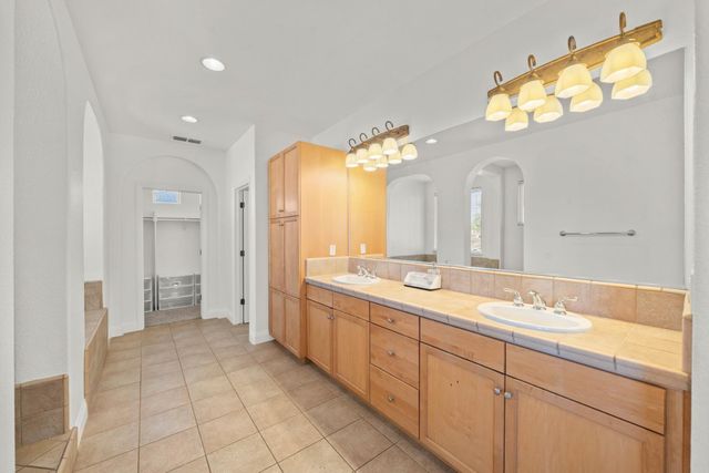 6517 Vilamoura Way, Elk Grove, CA 95757