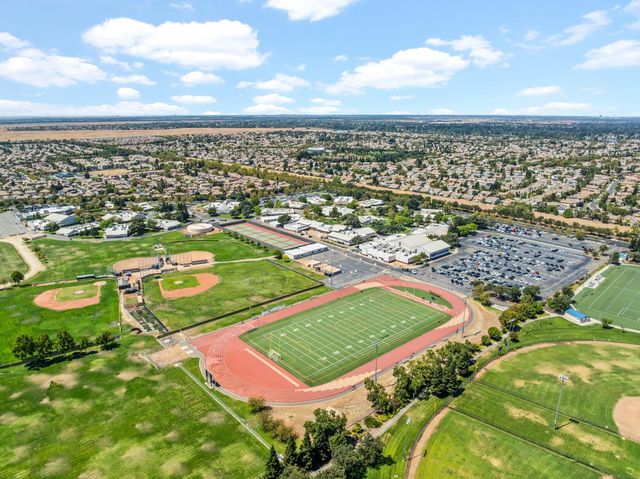 6517 Vilamoura Way, Elk Grove, CA 95757