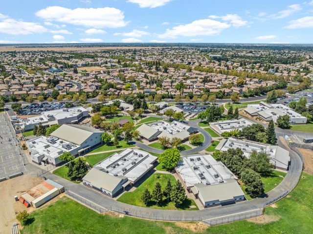 6517 Vilamoura Way, Elk Grove, CA 95757