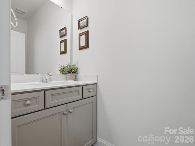 6024 Hampstead Pond Lane, Matthews, NC 28105