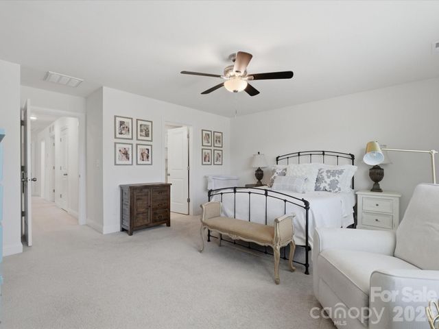 6024 Hampstead Pond Lane, Matthews, NC 28105