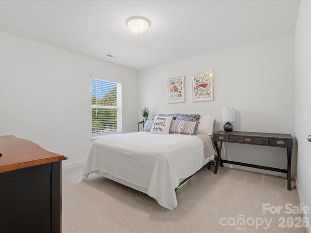 6024 Hampstead Pond Lane, Matthews, NC 28105