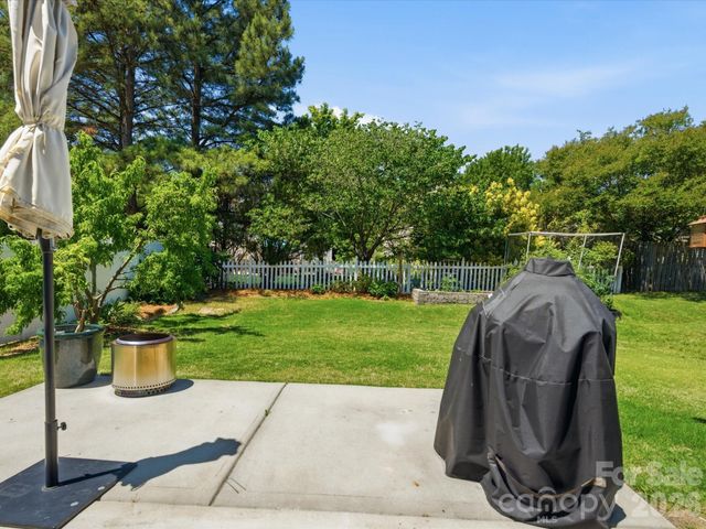 6024 Hampstead Pond Lane, Matthews, NC 28105