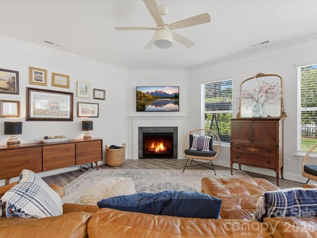 6024 Hampstead Pond Lane, Matthews, NC 28105