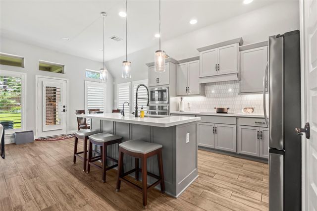 242 Crest Sights Drive, Montgomery, TX 77316