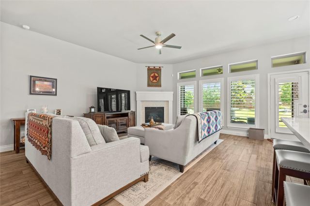 242 Crest Sights Drive, Montgomery, TX 77316