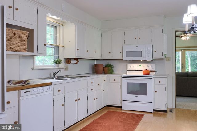 419 LANCASTER AVE, Mount Gretna, PA 17064