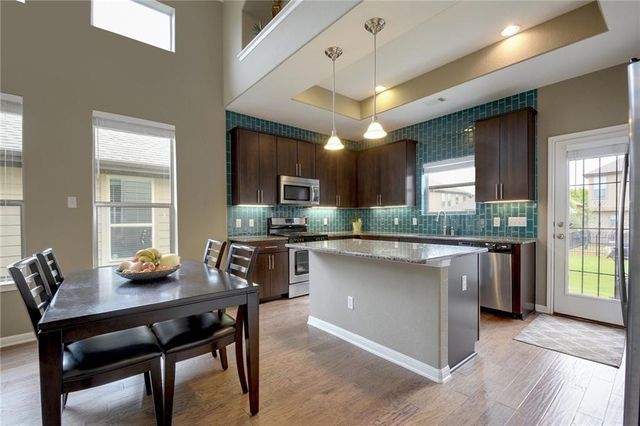 7233 Menchaca RD 27, Austin, TX 78745