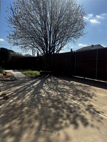 2132 Wheaton Drive, Richardson, TX 75081