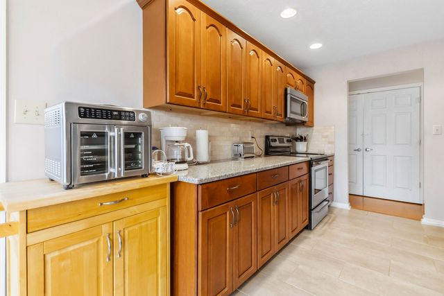 996 Wedgewood Road, Lexington, KY 40514