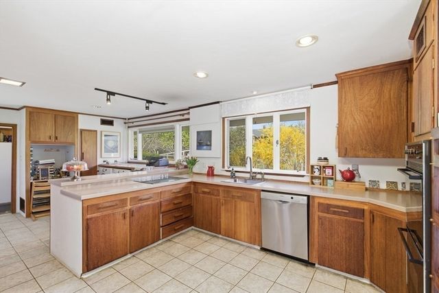 23 Alden Road, Andover, MA 01810