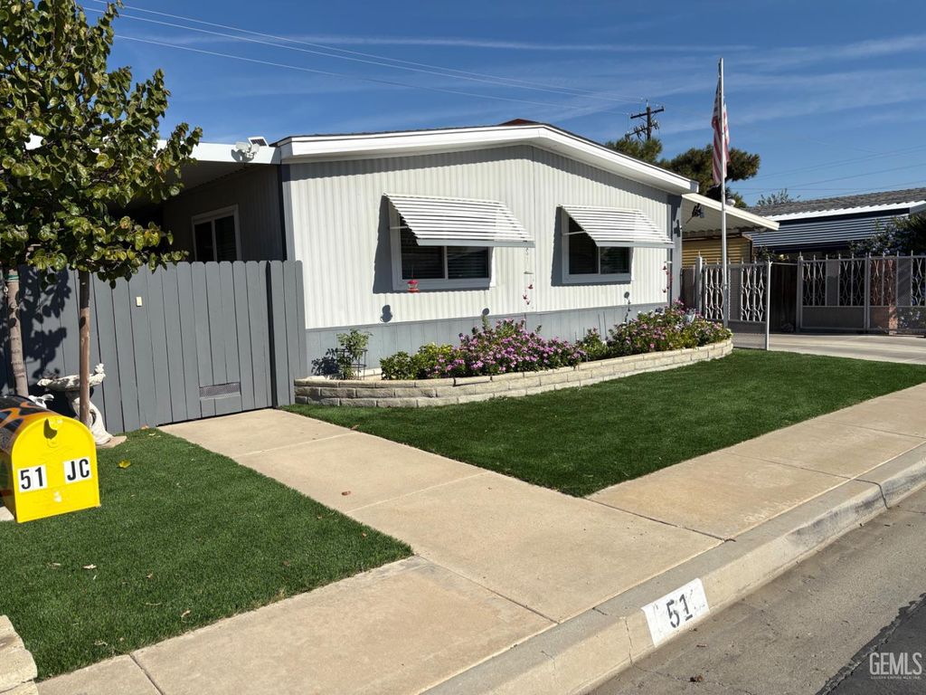 400 E Roberts Lane 51, Bakersfield, CA 93308